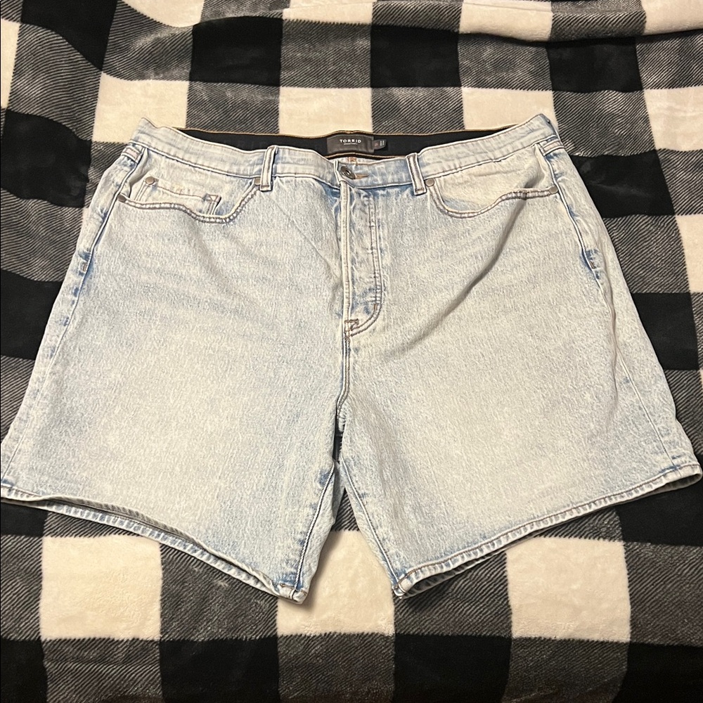 Torrid Light Wash Denim Jeans size 16